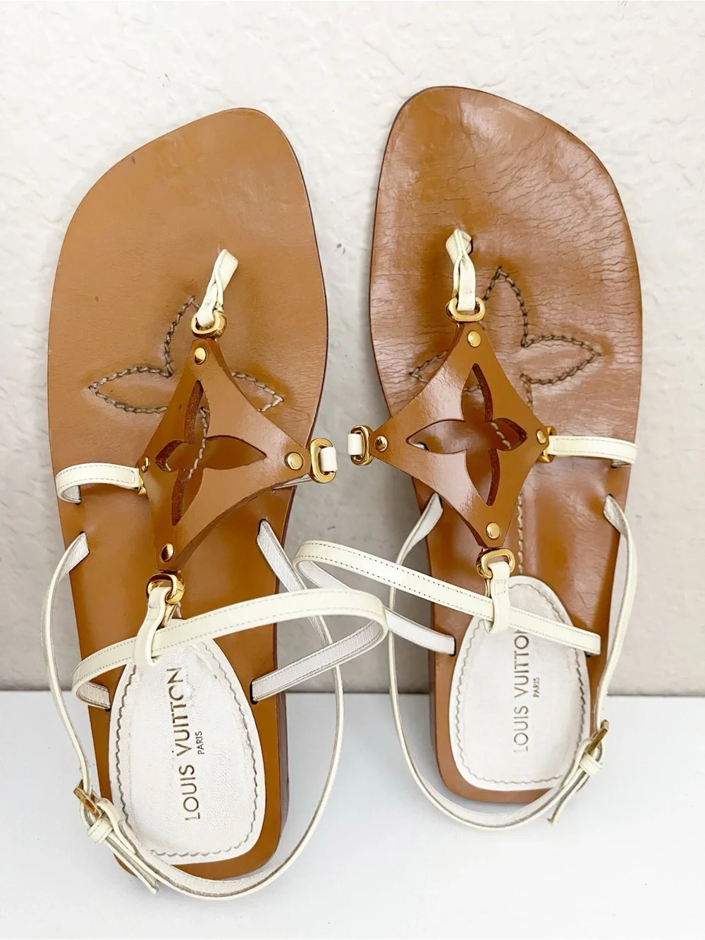 Louis Vuitton engraved getaways relaxed